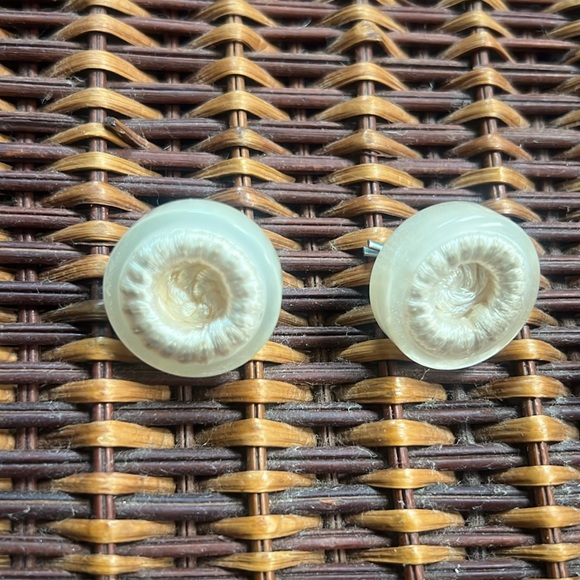 Vintage Buttons - Picture 2 of 6